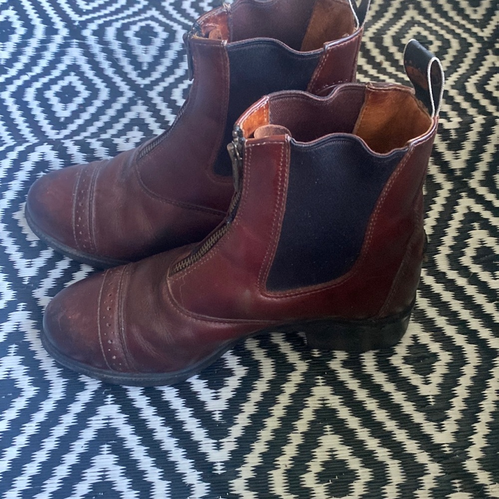 Ariat heritage brown front zip boots 6